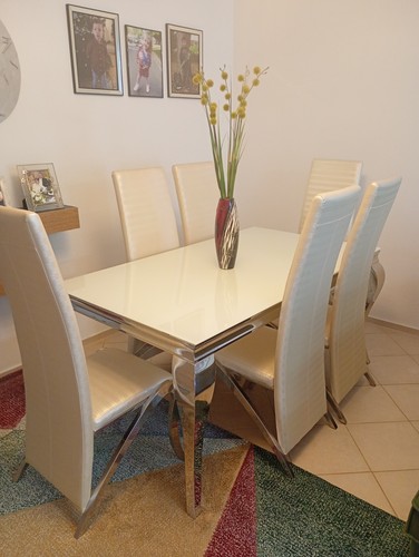 Tisch mit stühlen zu - tisch,